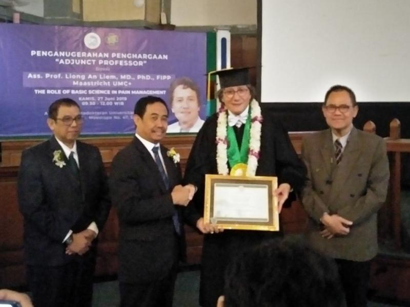 fk-unair-gandeng-profesor-bidang-anastesi-belanda-prof-djoko-santoso.jpg